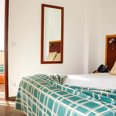 Louro 3* Όμπιδος