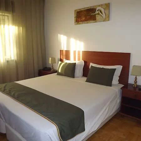 Louro 3* Όμπιδος