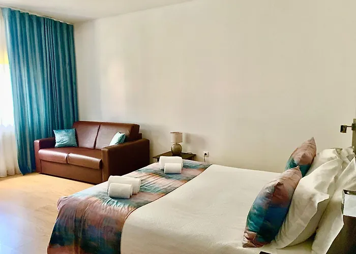 Louro 3* אובידוס